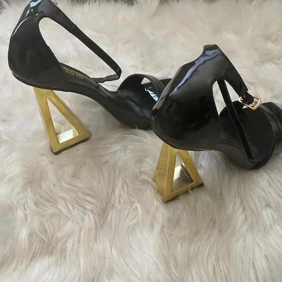 Triangle Ankle Strap Heels - Picture 4 of 6